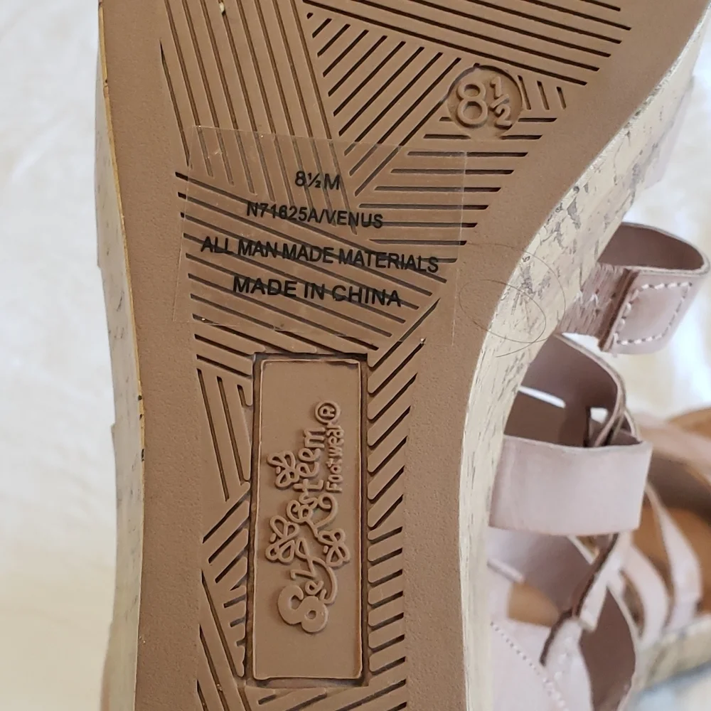 SELF ESTEEM  NUDE PLATFORMS SANDALS SIZE 81/2 NEW
